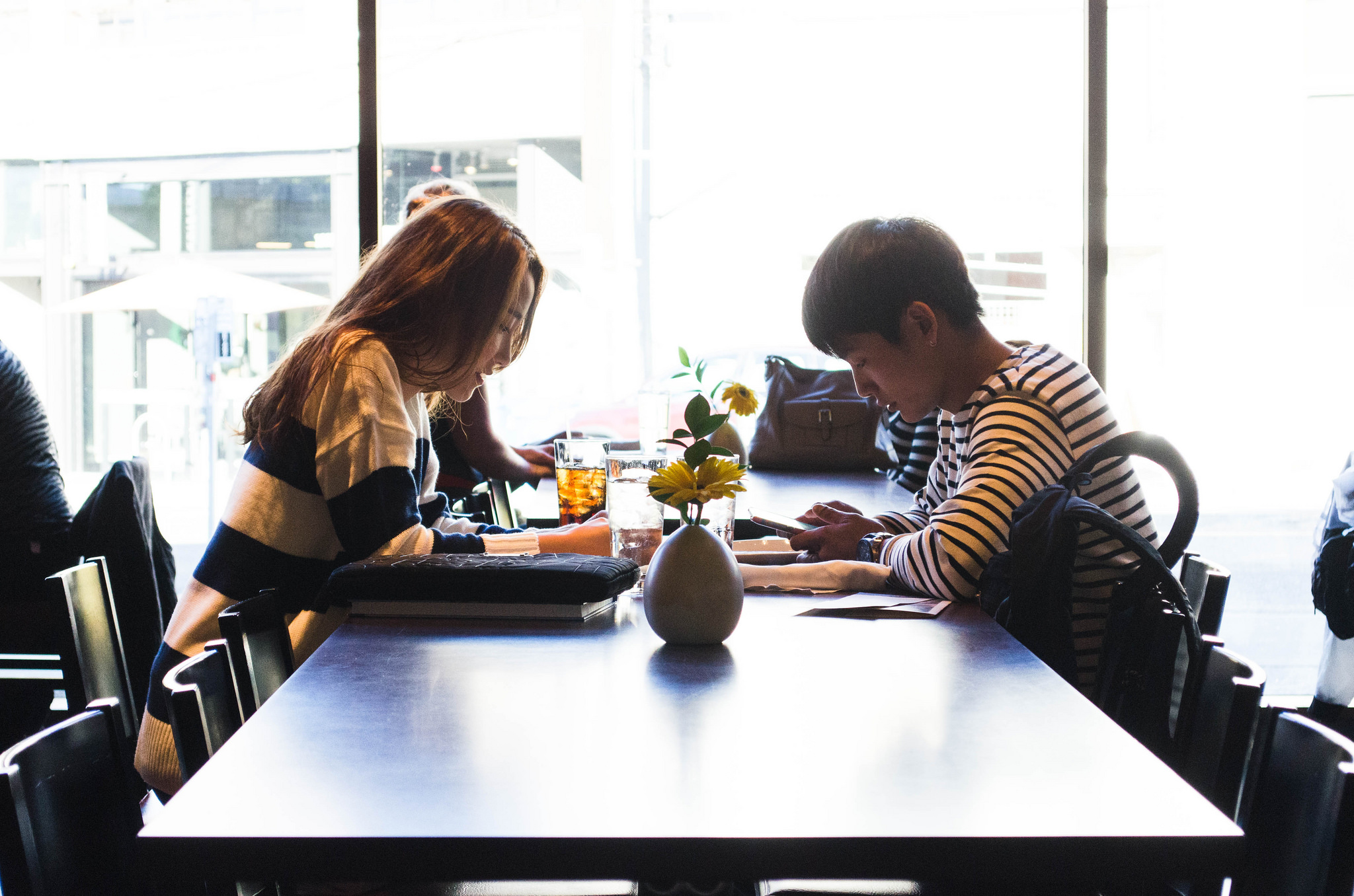 social media tracking mental illness couple with cell phones