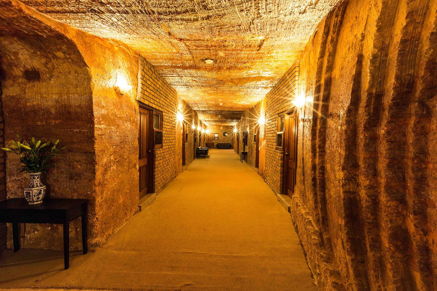 coober pedys residents live in underground dugouts lookout cave motel 001