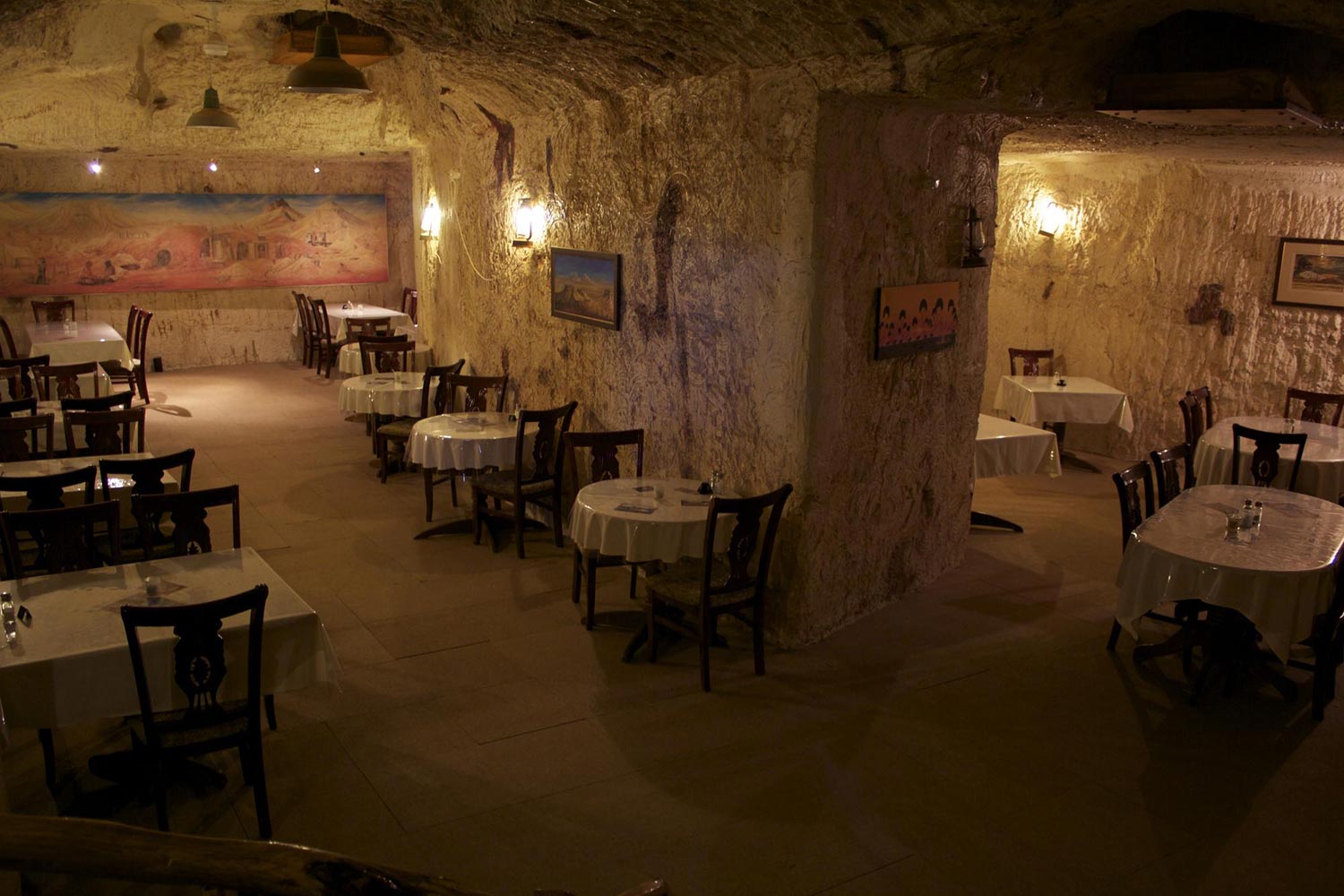 coober pedys residents live in underground dugouts old miners dugout cafe 0010