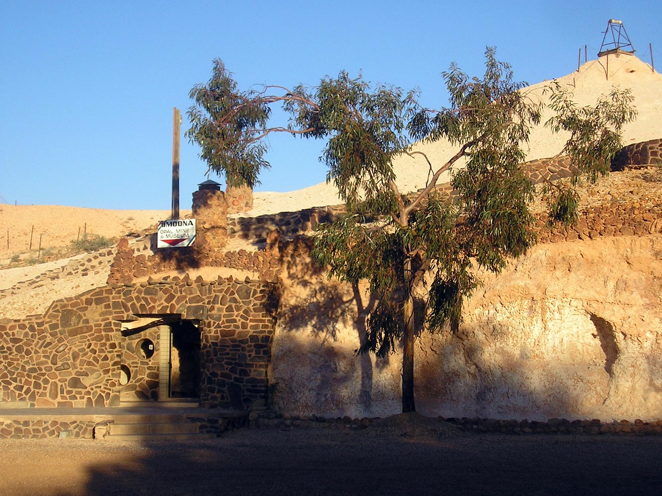 coober pedys residents live in underground dugouts umoona opal mine and museum 001