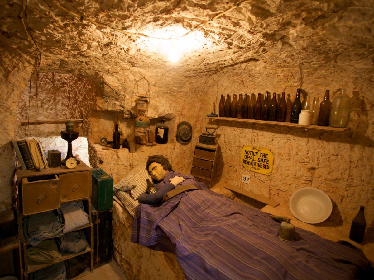 coober pedys residents live in underground dugouts umoona opal mine and museum 004