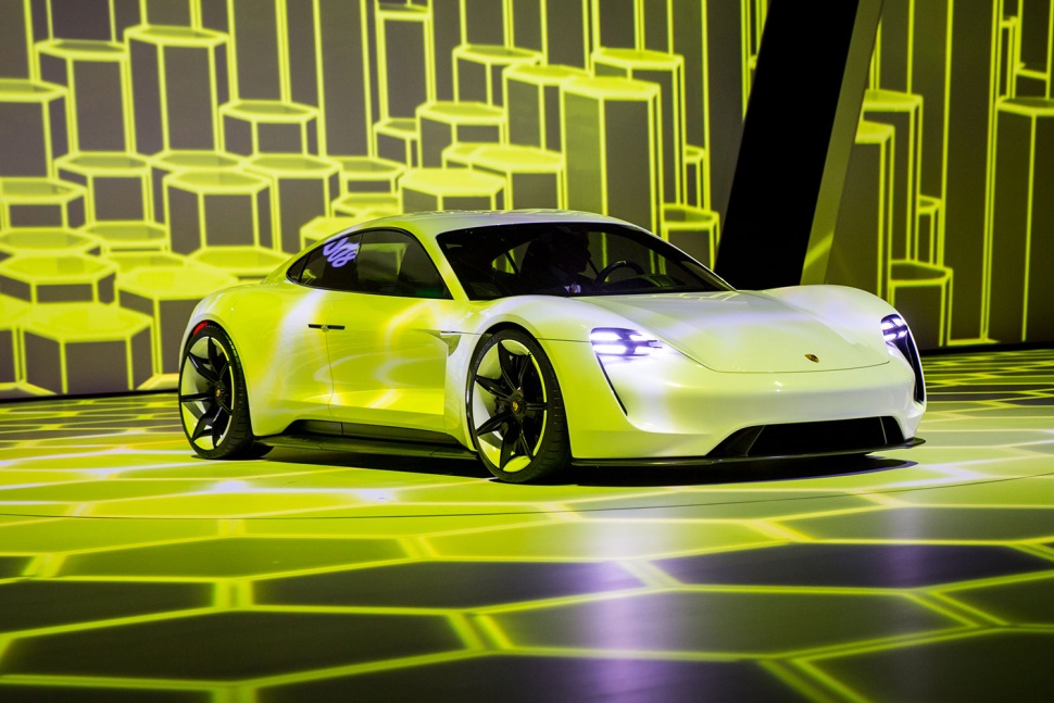 porsche video tour of mission e concept 0010 970x647 c