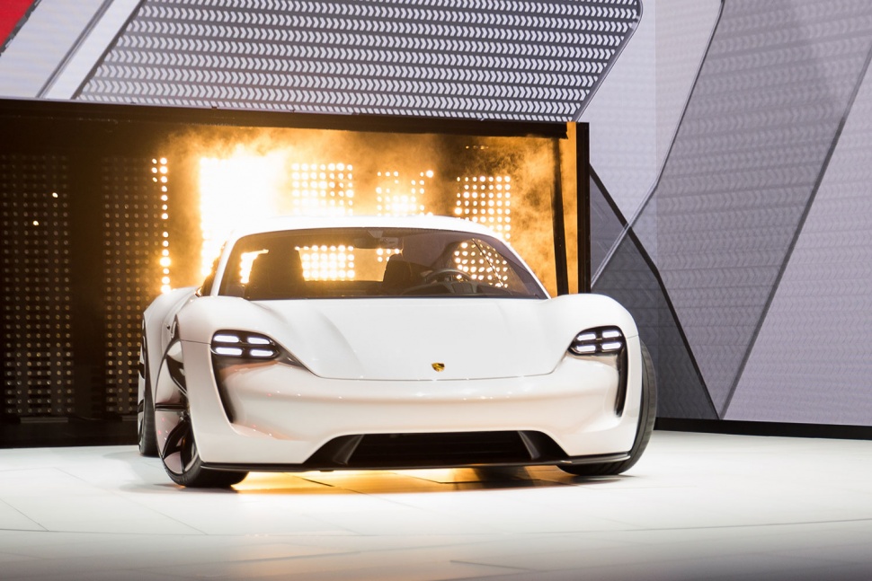 porsche video tour of mission e concept 0011 970x647 c