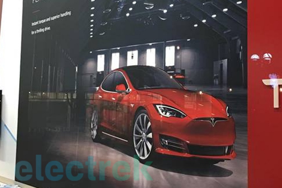 2017 Tesla Model S leak