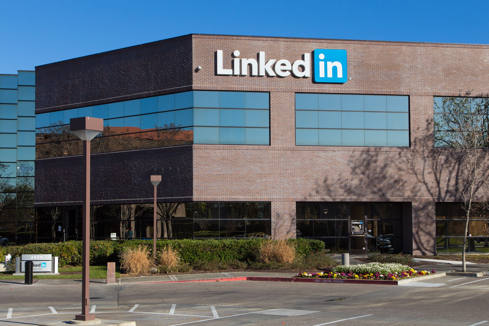 russia blocks linkedin app linkedinhq