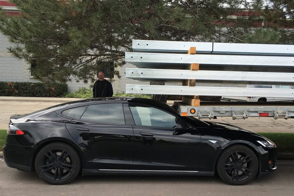 tesla s summon under trailer truck