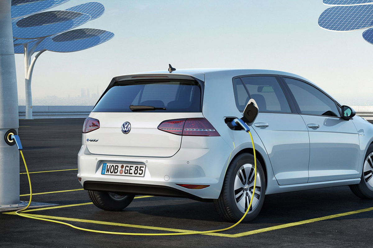 vw electric car paris 300 mile range volkswagen e golf 1200x798