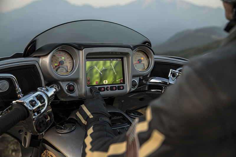 indian motorcycle ride command touchscreen 2017 imc infotainment roadmaster 05