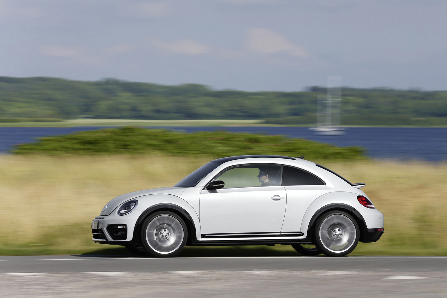 2017 volkswagen beetle news specs pictures 31