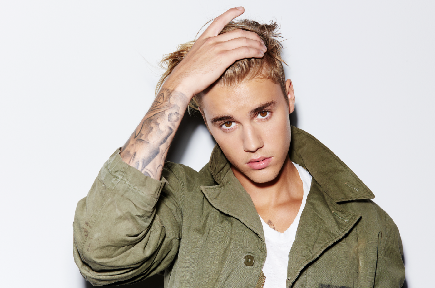 justin bieber wins eight guinness world records