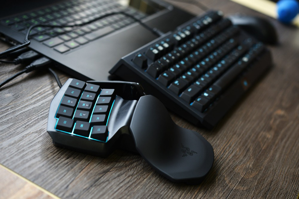 best gaming keypads razer tartarus header