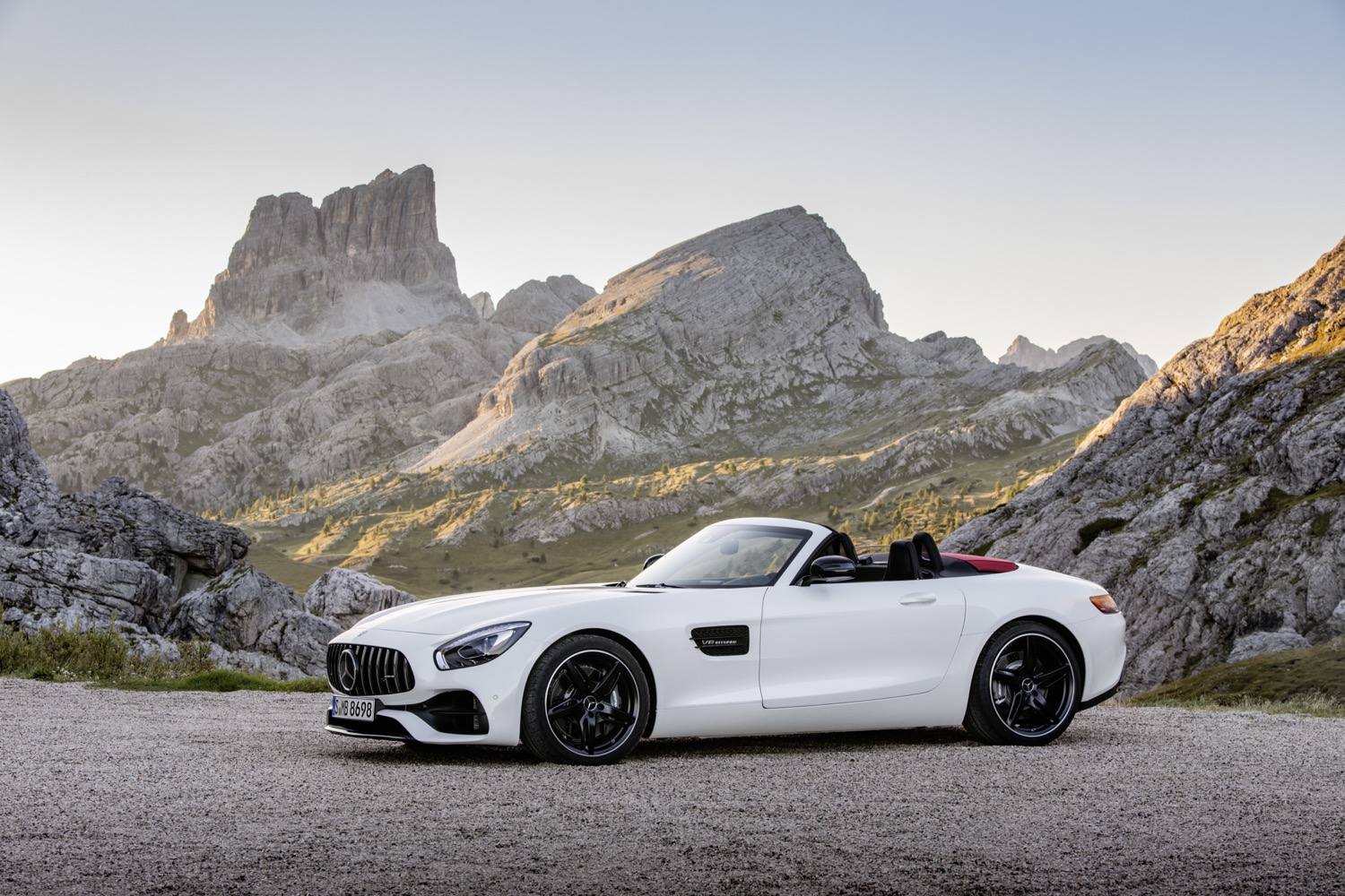 here parking spot mercedes amg gt roadster  r 190 2016