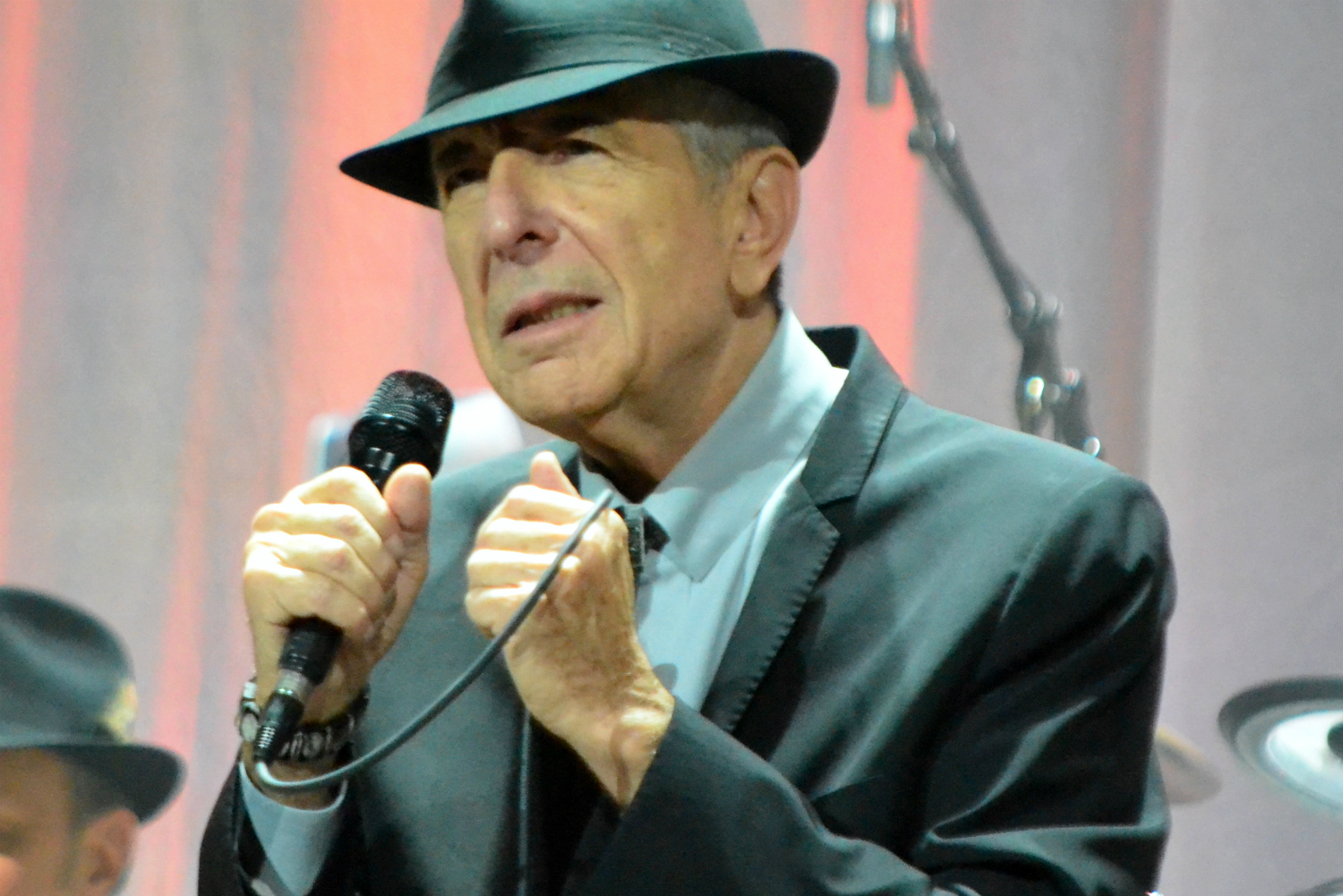 leonard cohen dies aged 82