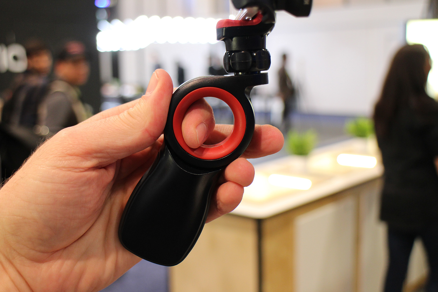 best phone accessories ces 2017 olloclip pivot 03