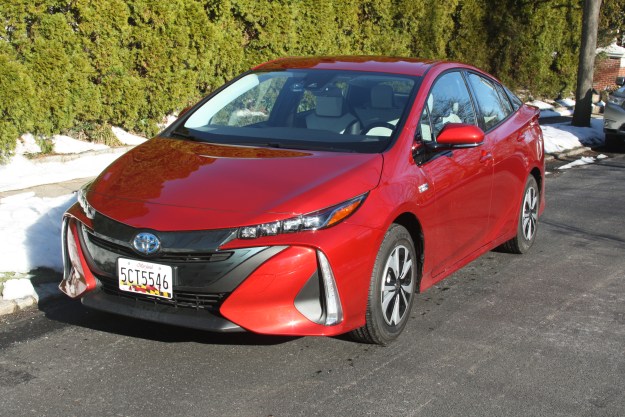 2017 toyota prius prime review exterior  7