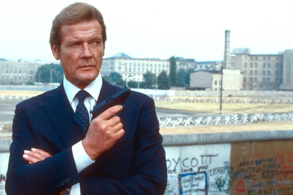 roger moore bond gadgets james