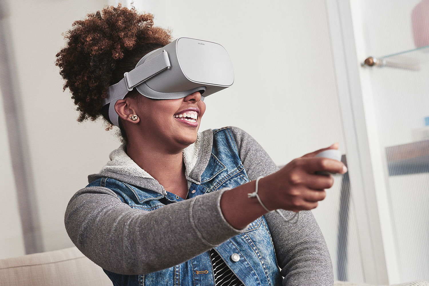 Google Daydream View 2 vs. Oculus Go