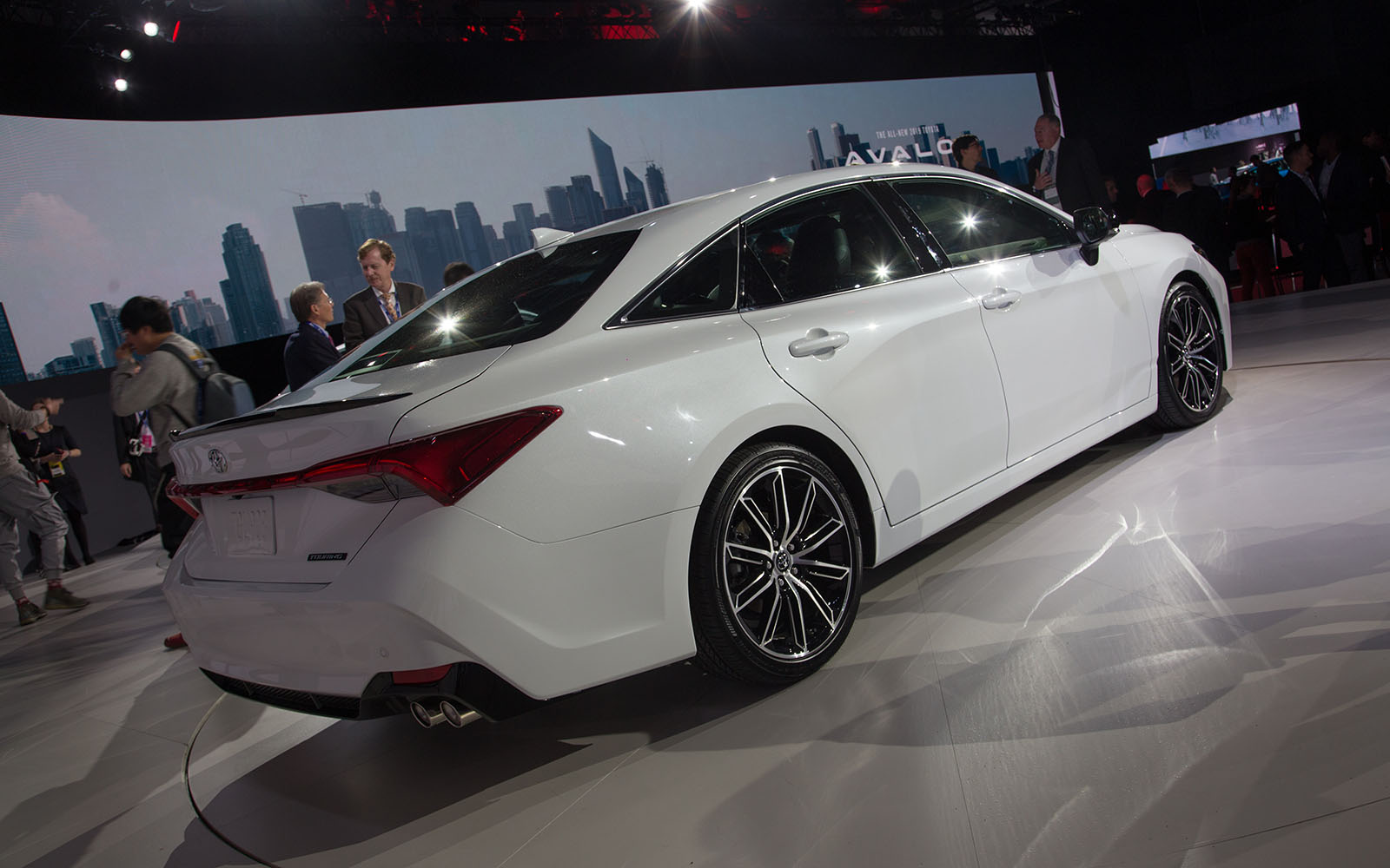 the 2019 toyota avalon ditches humdrum design 2018 detroit  14