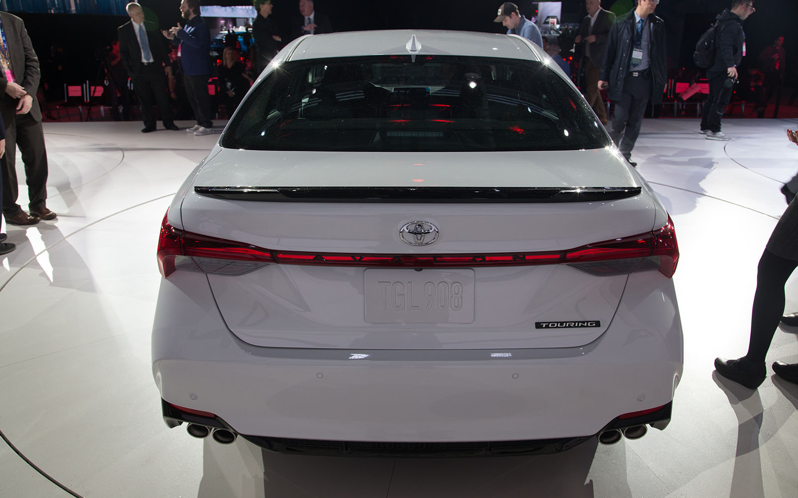 the 2019 toyota avalon ditches humdrum design 2018 detroit  15