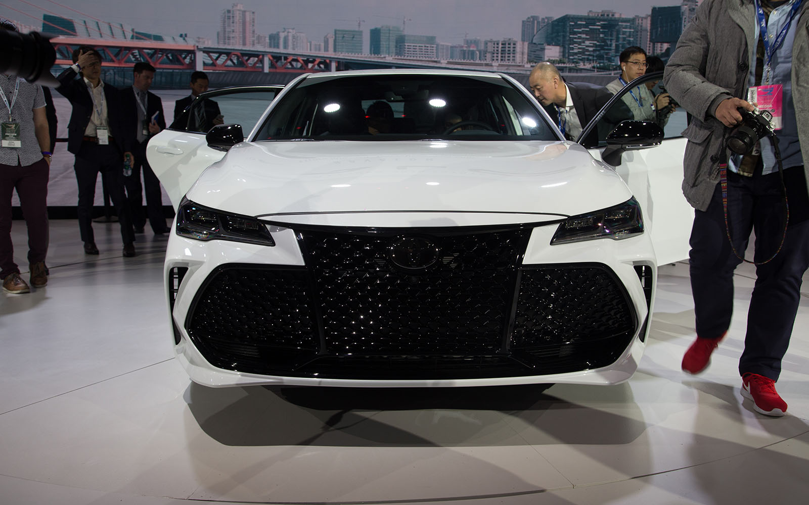 the 2019 toyota avalon ditches humdrum design 2018 detroit  21