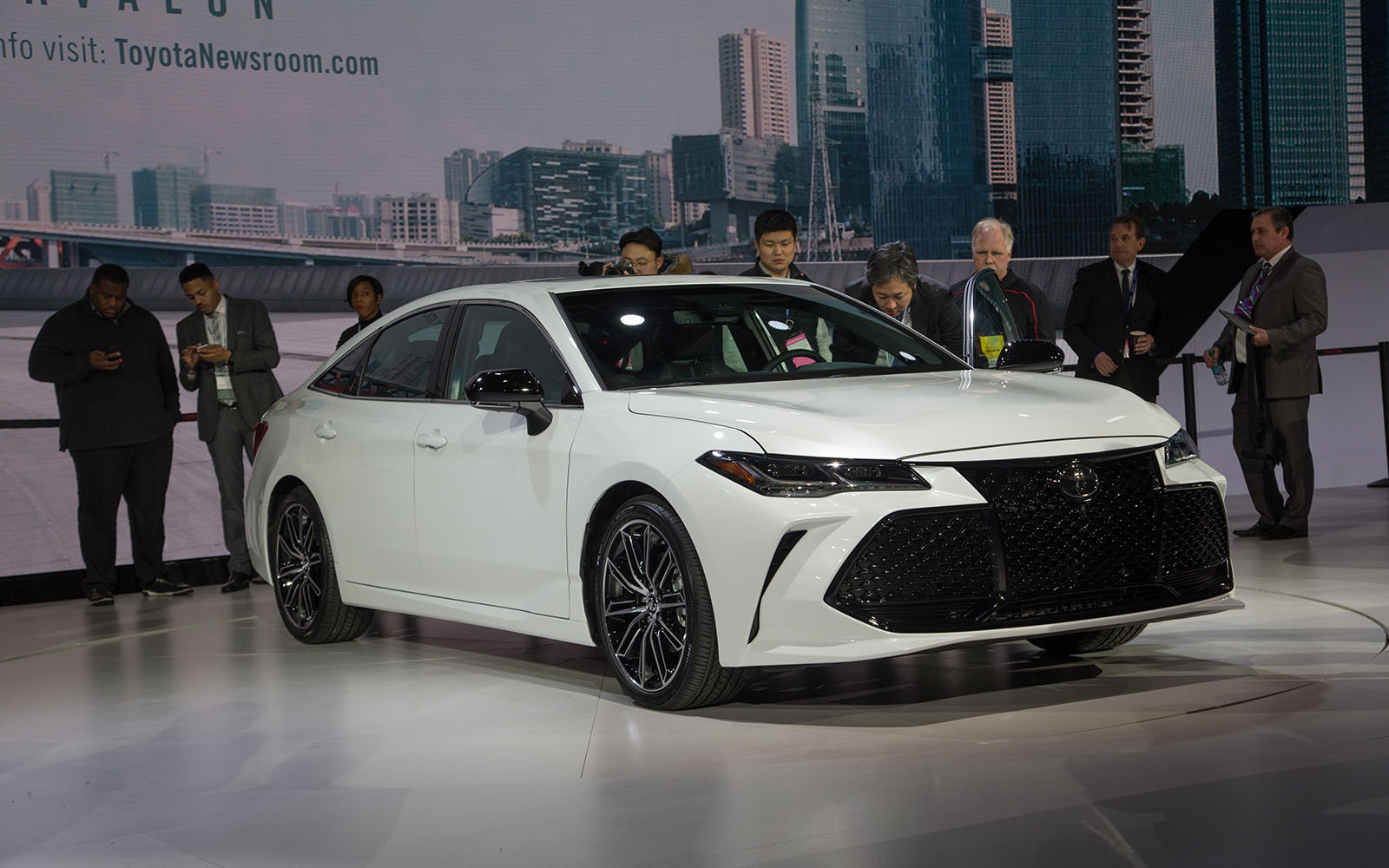 the 2019 toyota avalon ditches humdrum design 2018 detroit  35