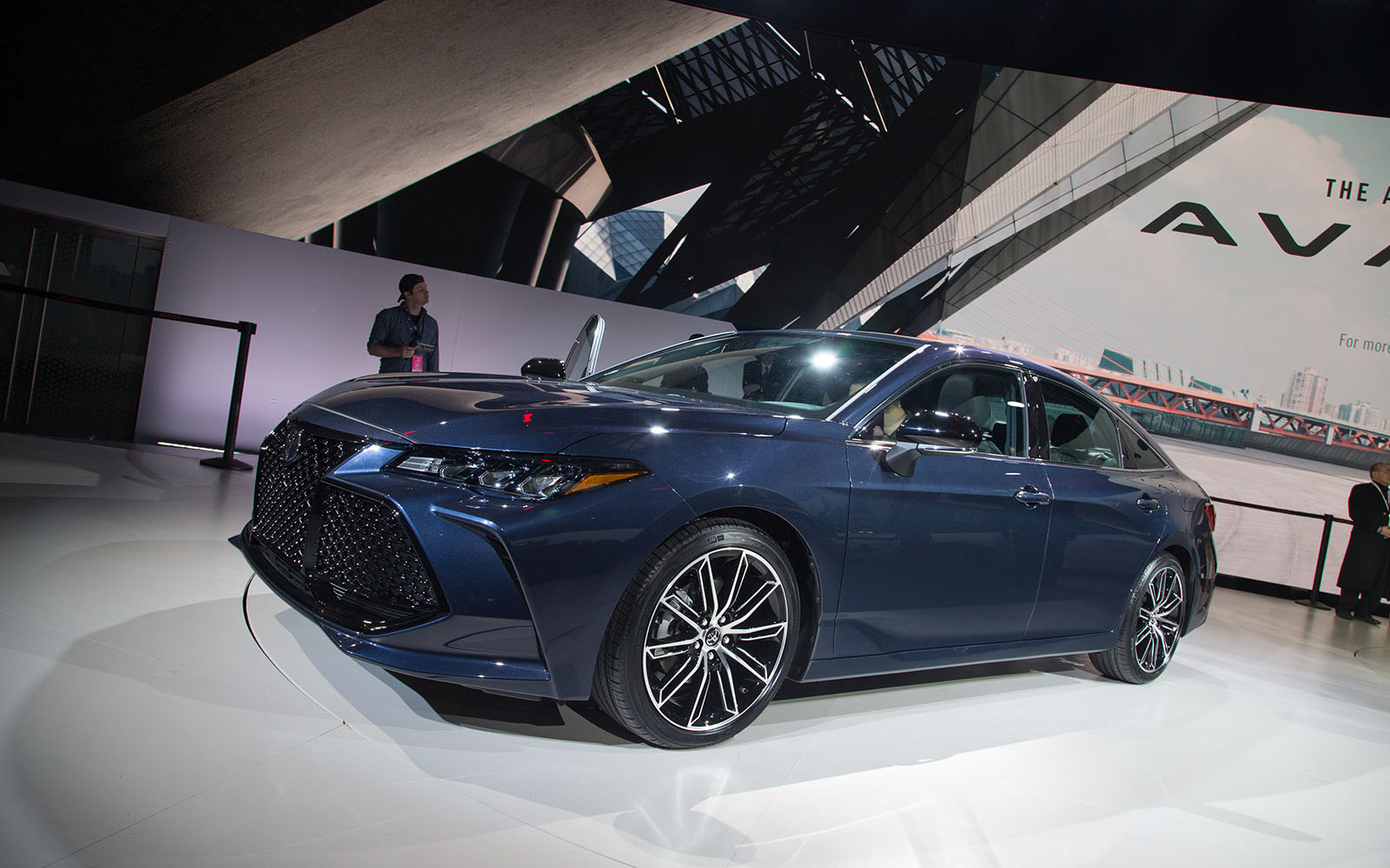 the 2019 toyota avalon ditches humdrum design 2018 detroit  6