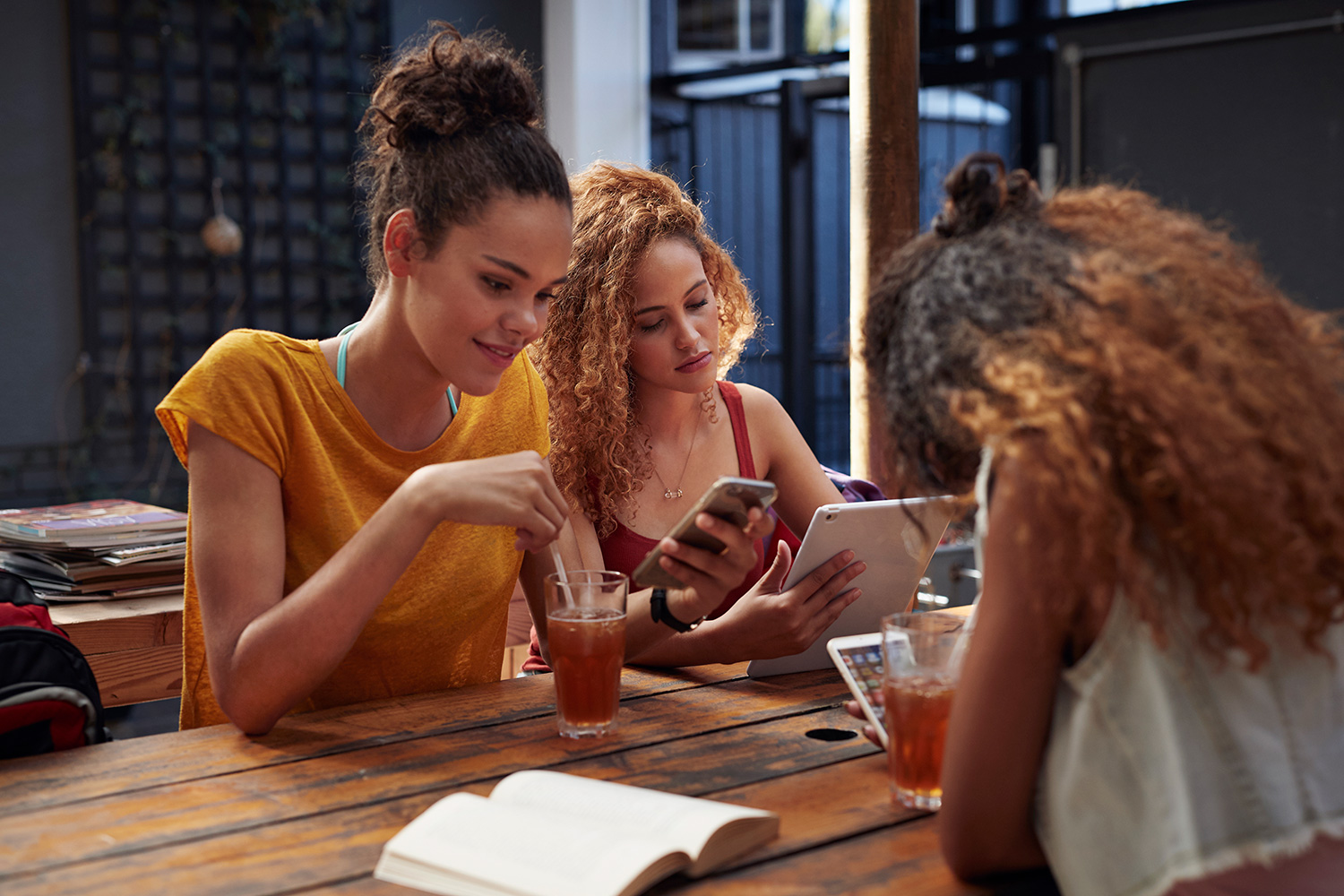 social media addiction teens on phones