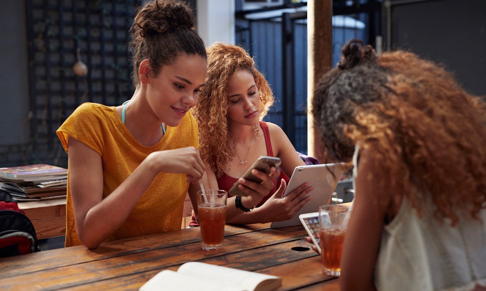 social media addiction teens on phones