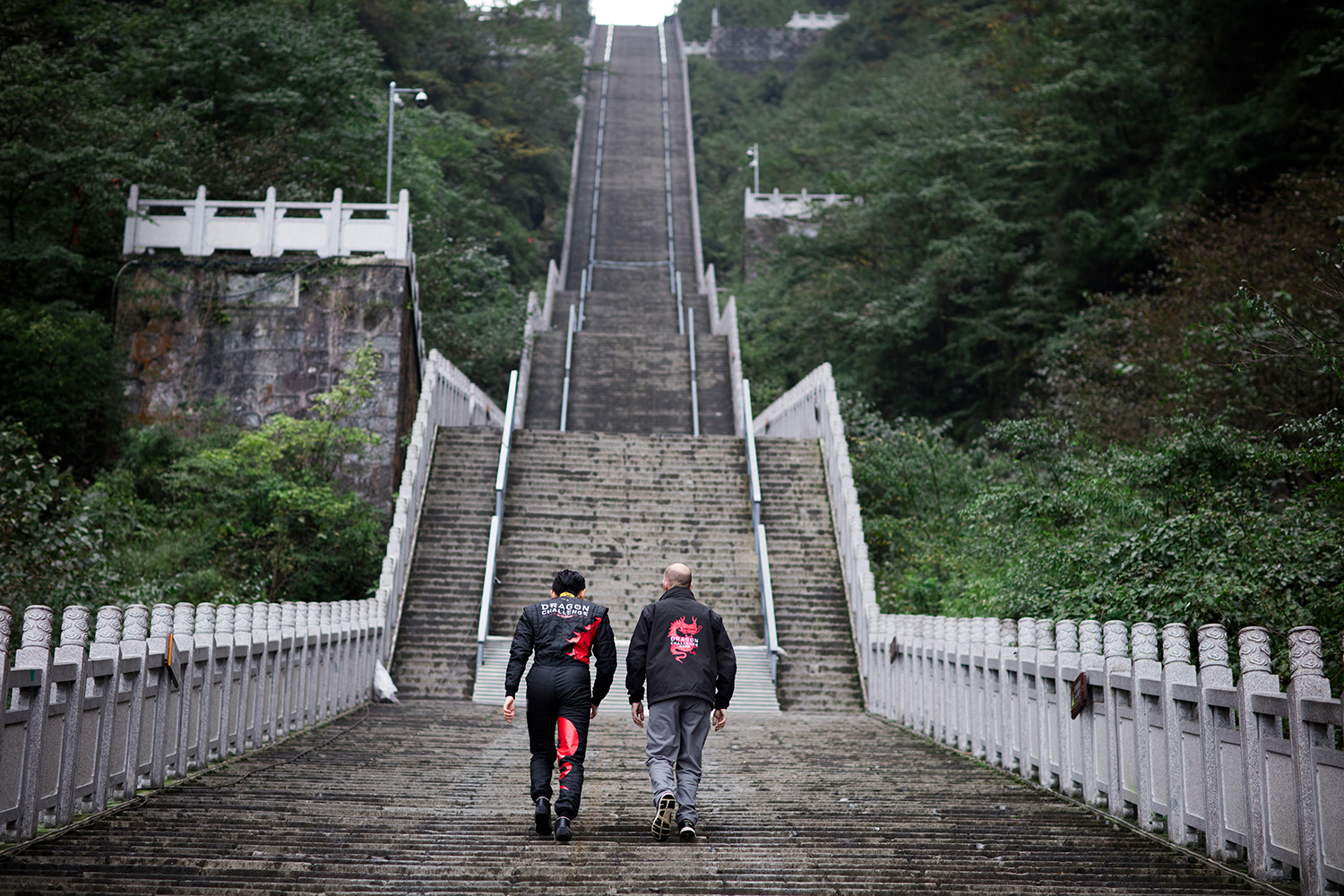 Watch a Land Rover climb 999 vertigo-inducing steps to China's Heaven's Gate