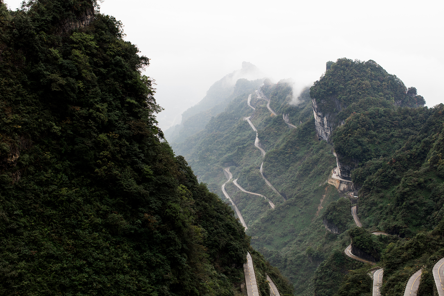 Watch a Land Rover climb 999 vertigo-inducing steps to China's Heaven's Gate