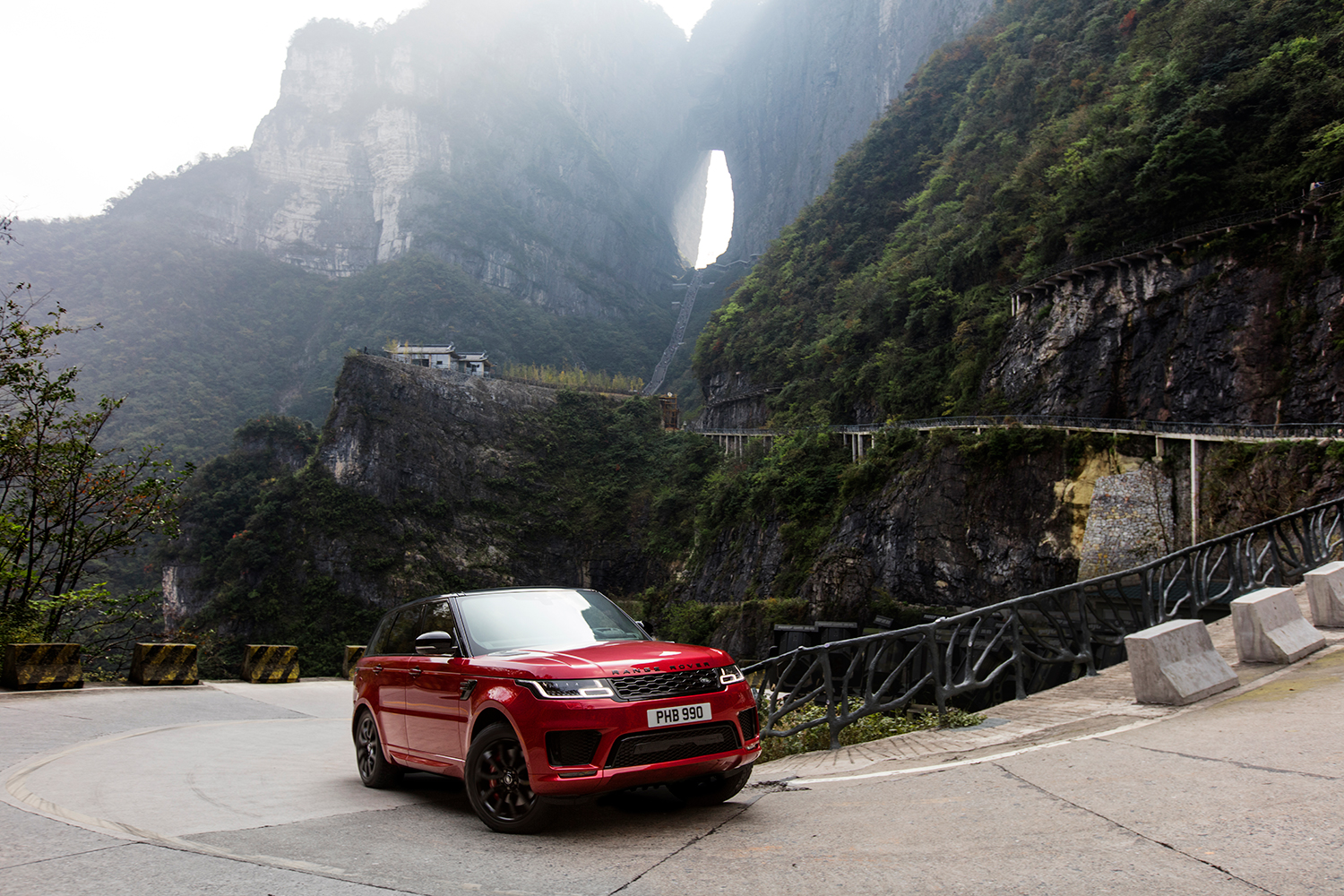 Watch a Land Rover climb 999 vertigo-inducing steps to China's Heaven's Gate