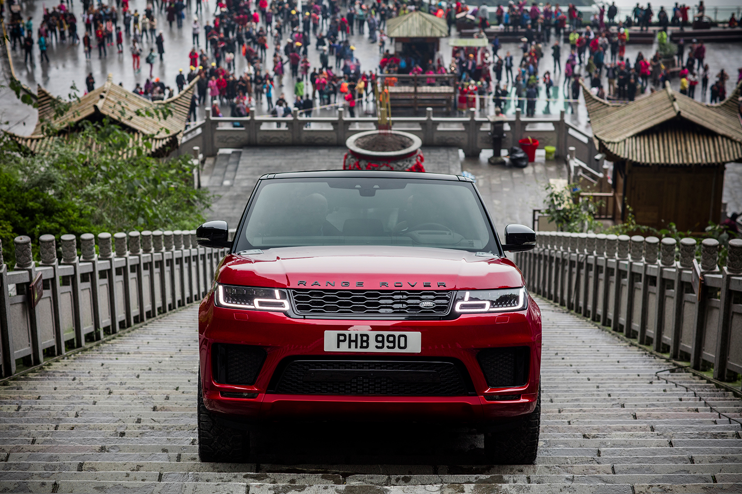 Watch a Land Rover climb 999 vertigo-inducing steps to China's Heaven's Gate