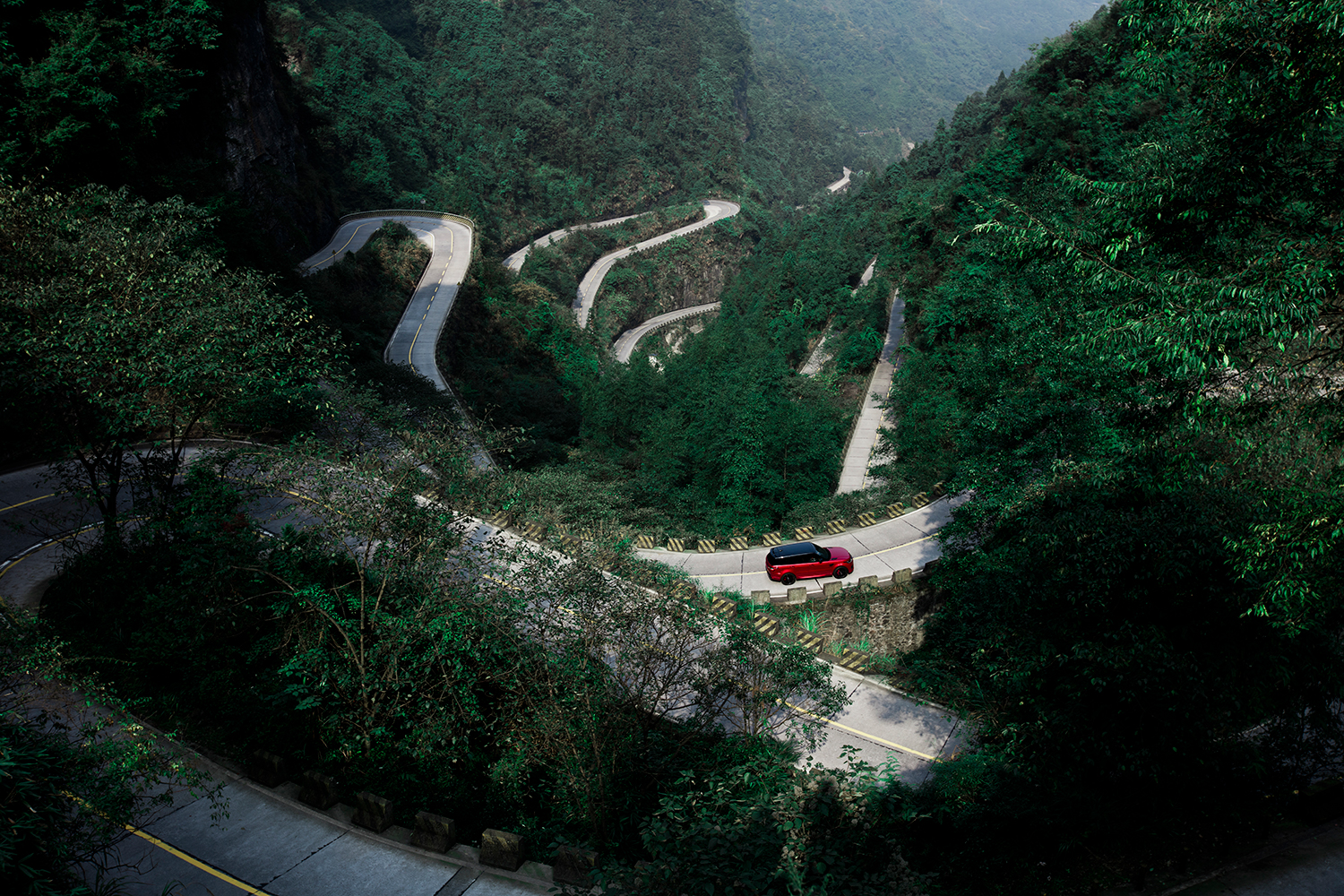 Watch a Land Rover climb 999 vertigo-inducing steps to China's Heaven's Gate