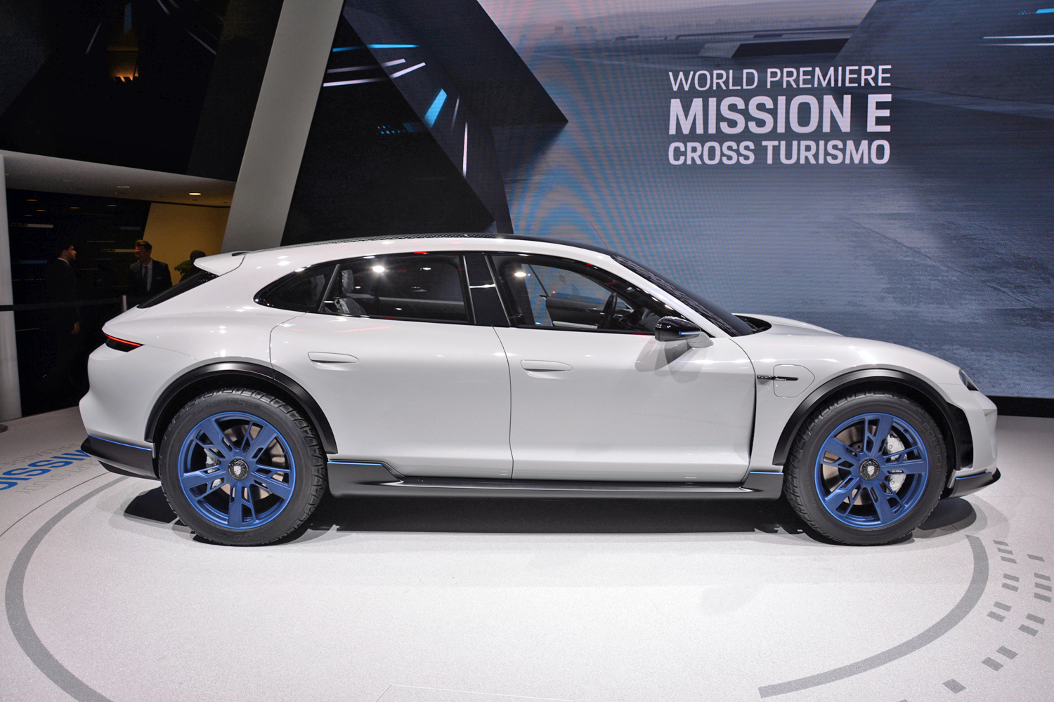 Porsche Mission E Cross Turismo live