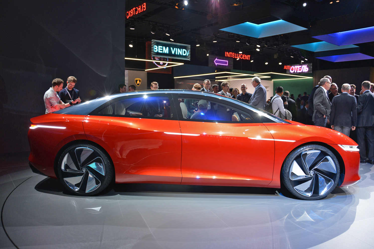 Volkswagen Vizzion Concept live