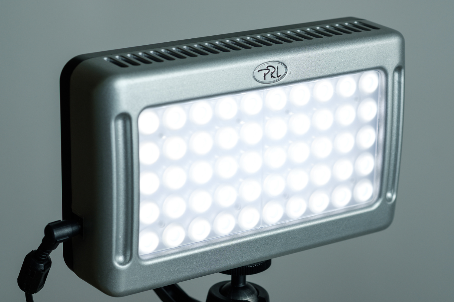 led constant light versus flash prl lustra l50 1