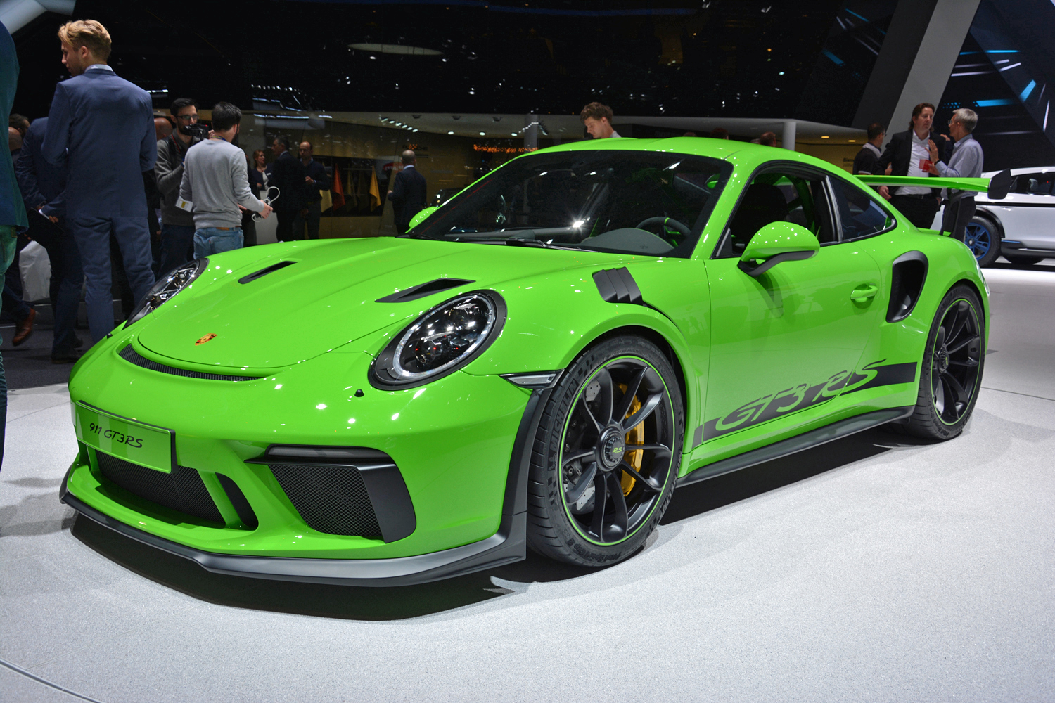 porsche insight into the 911 gt3 rs weissach package dt geneva 1