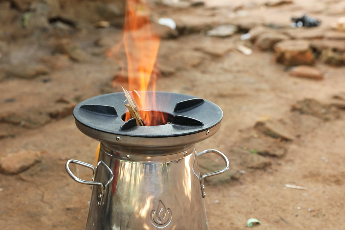 biolite homestove homestove2 lifestyle2