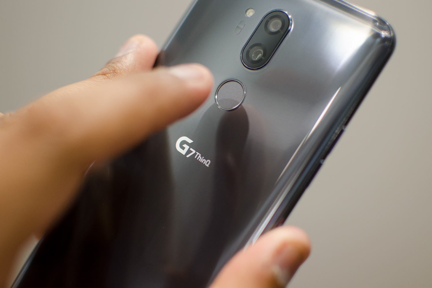 lg g7 news thinq hands on fingerprint