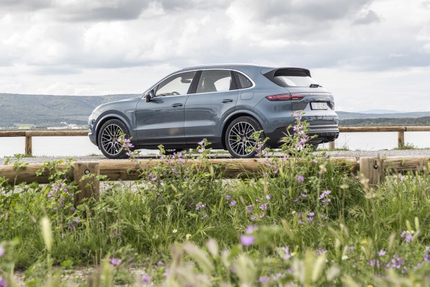 2019 porsche cayenne e hybrid review hero