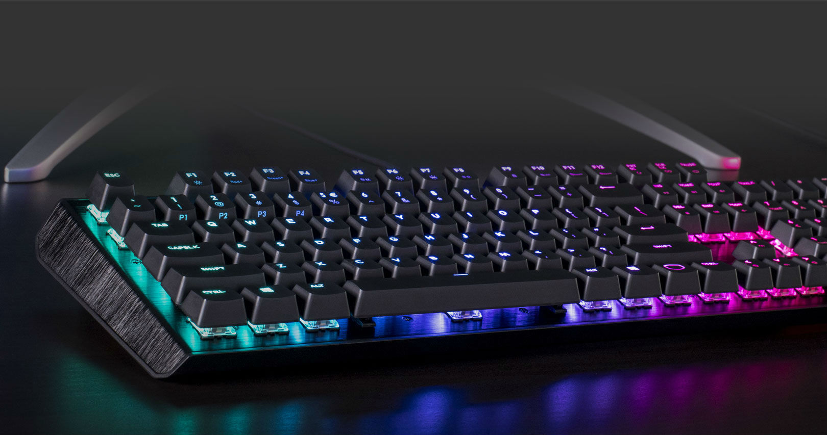 cooler master mechanical keyboard shines like christmas coolermaster2