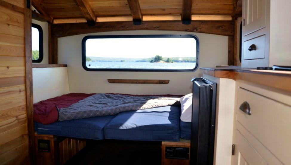 daigno solar powered houseboat 02