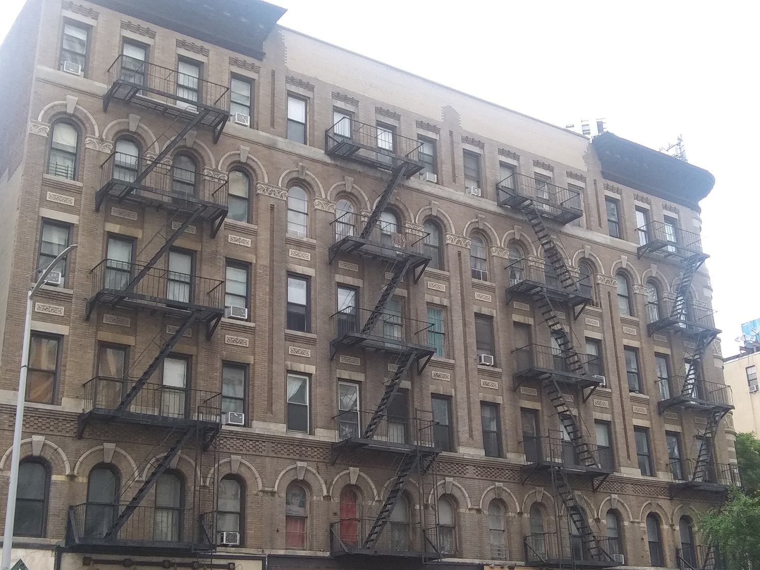 lg fortune 2 review camera fire escape