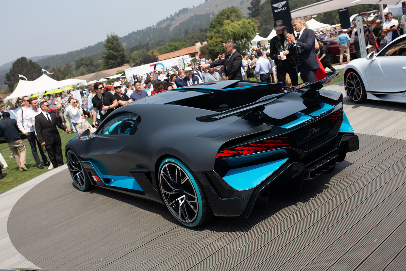 bugatti divo monterey car week pebble beach 2018 supercars  2019 2