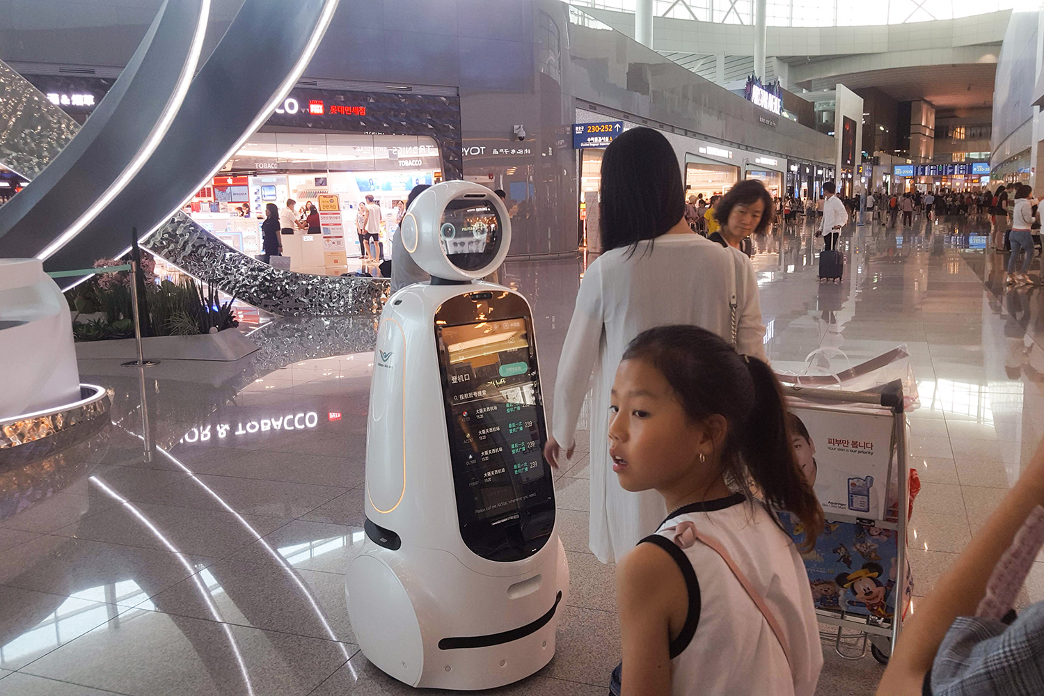 Cloi airport robot