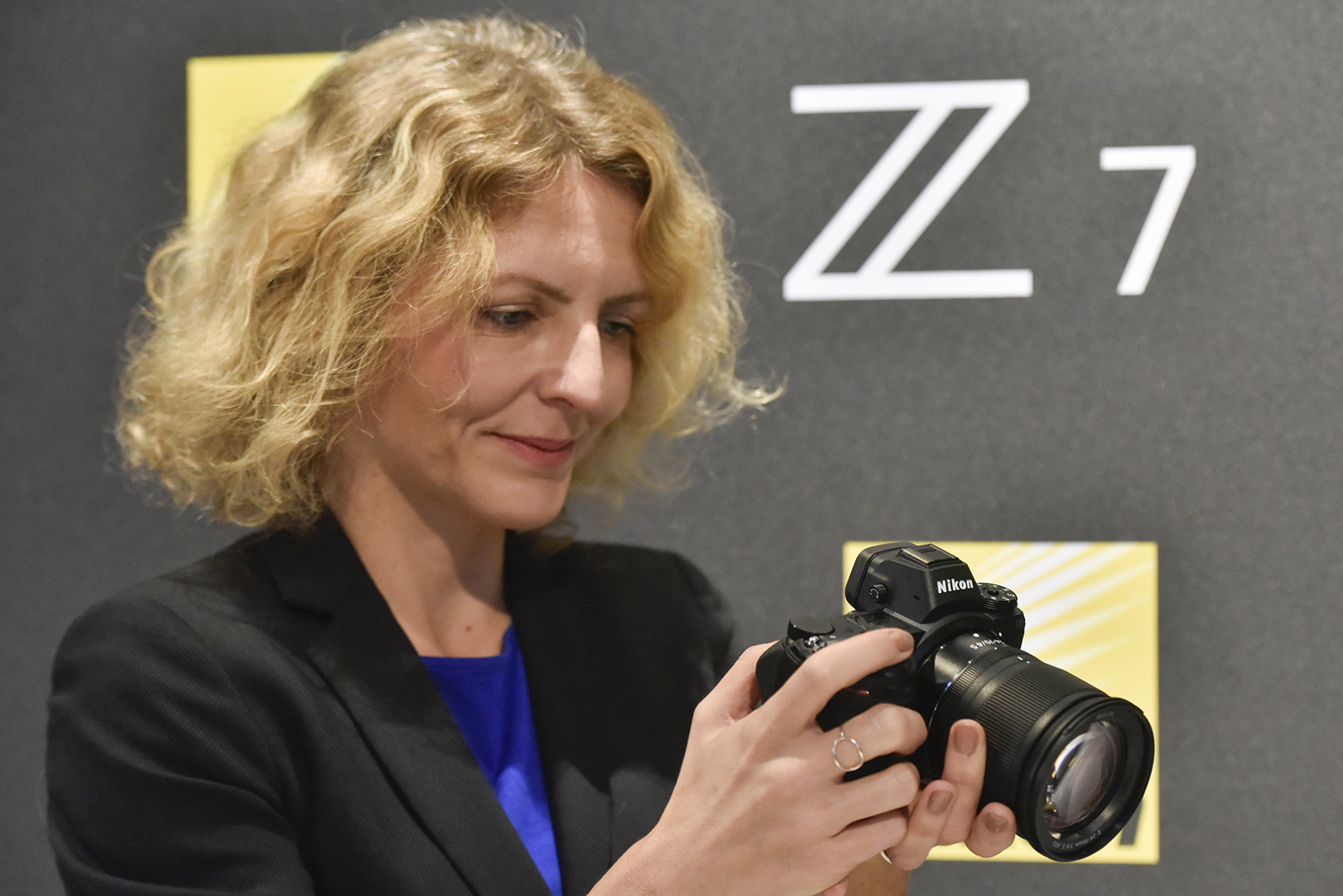 photokina 2018 trends die neuen spiegellosen nikon kameras im fx format mit z bajonett  nikkor objektive und bajonettadapter 