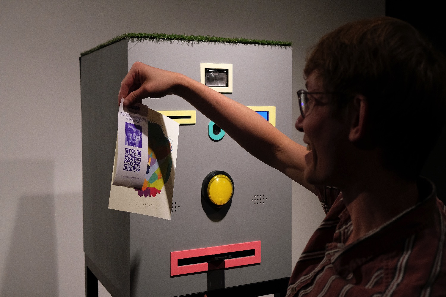 face trade selfie vending machine vendingmachine2