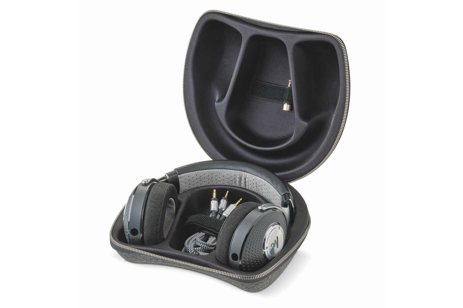 focal elegia closed back headphones 4