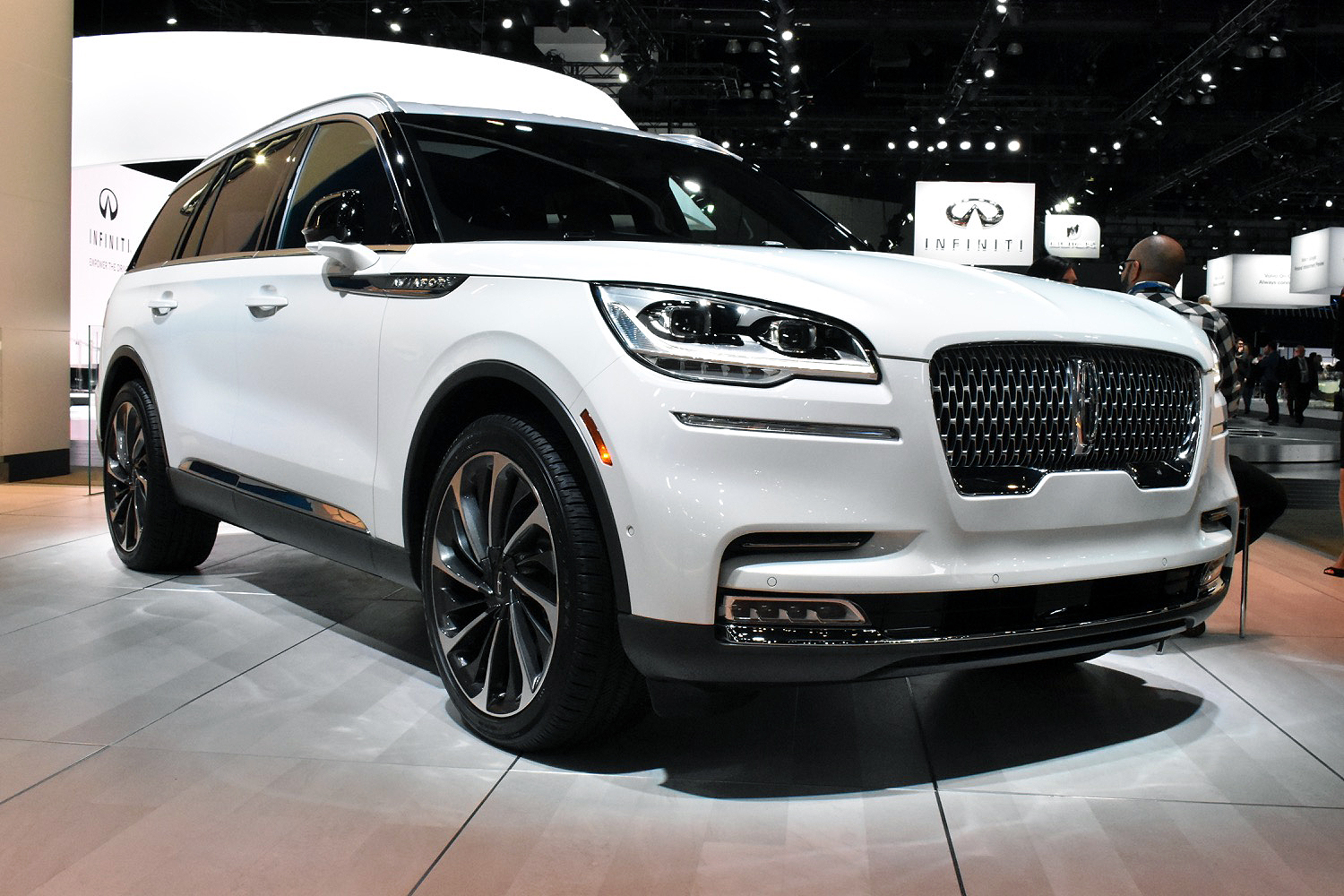 2020 lincoln aviator se live 3