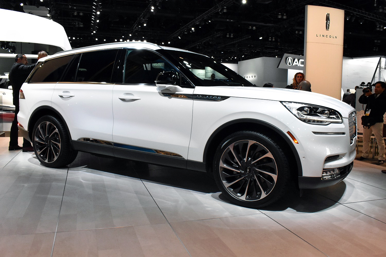 2020 lincoln aviator se live 4